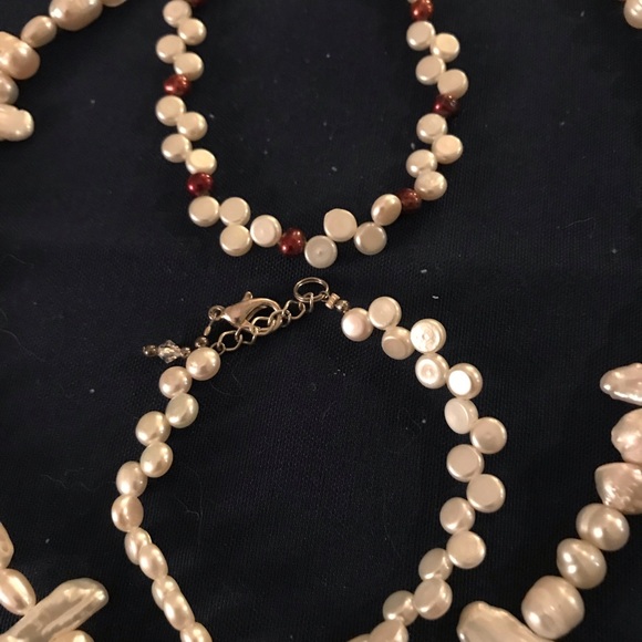 NWT Freshwater Pearls Necklace with matching two bracelets. - Picture 2 of 6